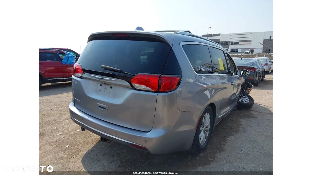 Chrysler Pacifica - 3