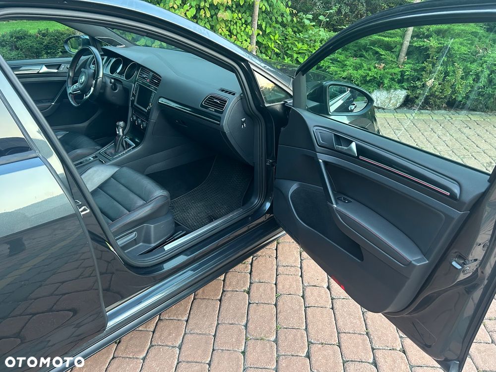 Volkswagen Golf - 12