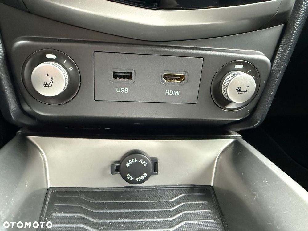 SsangYong/KGM Tivoli e-XGi 160 2WD Black+White - 30
