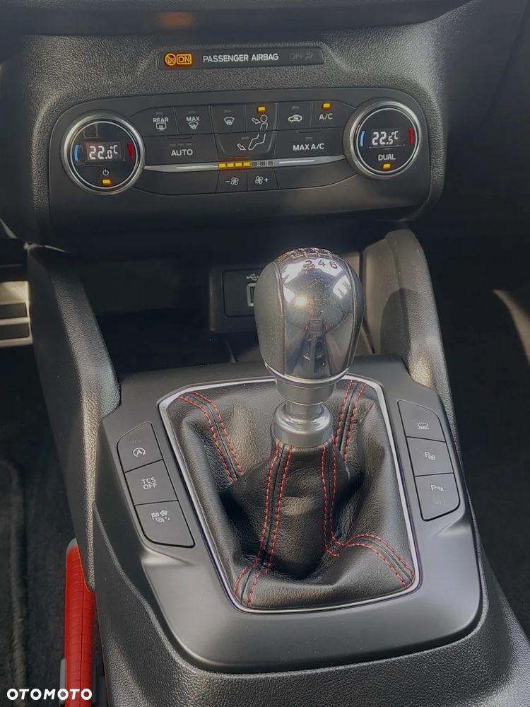 Ford Focus 1.5 EcoBoost Start-Stopp-System ST-LINE - 24