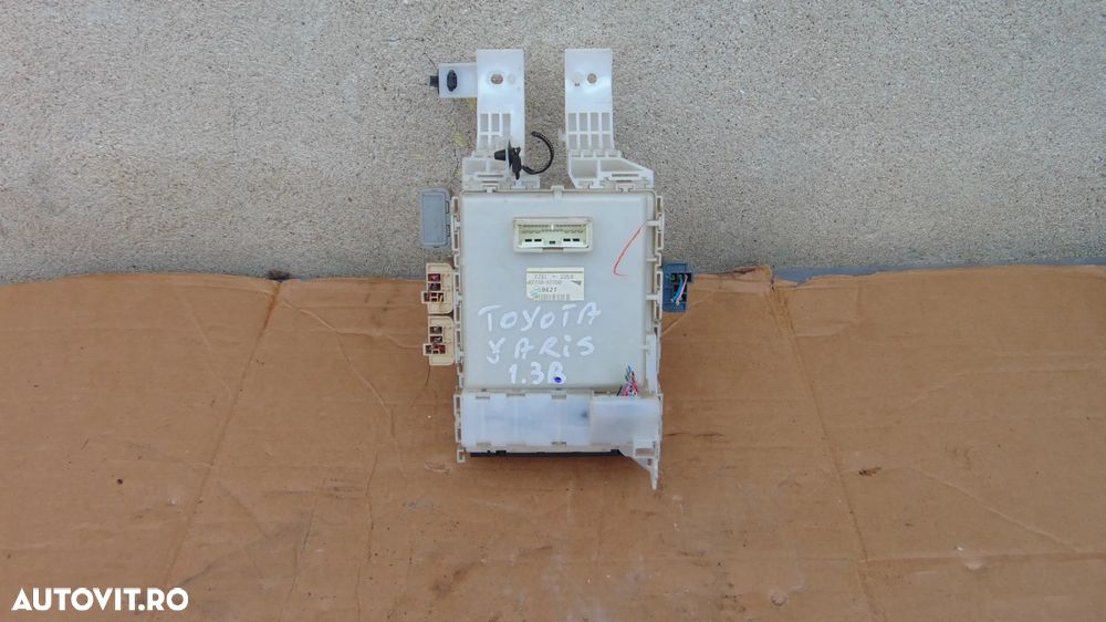 Panou sigurante Toyota Yaris motor 1.3 benzina an 2006-2009 cod 82730-52700 9621 - 1