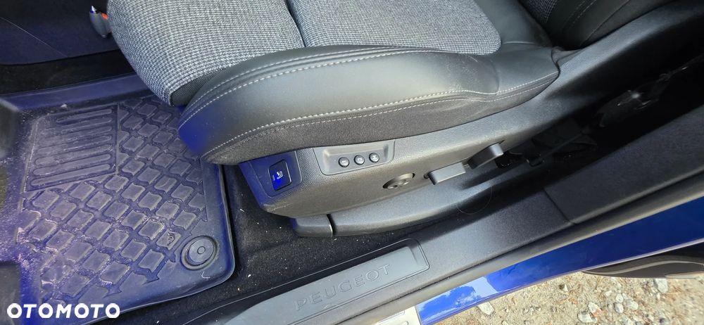 Peugeot 3008 1.5 BlueHDi Allure S&S - 25