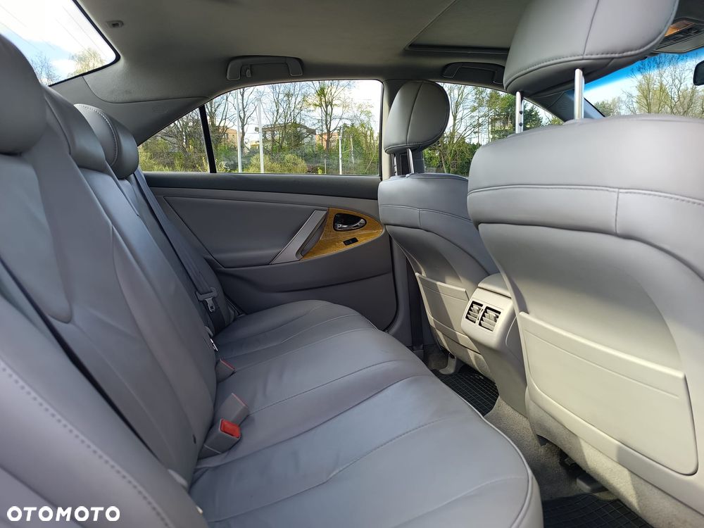Toyota Camry - 19