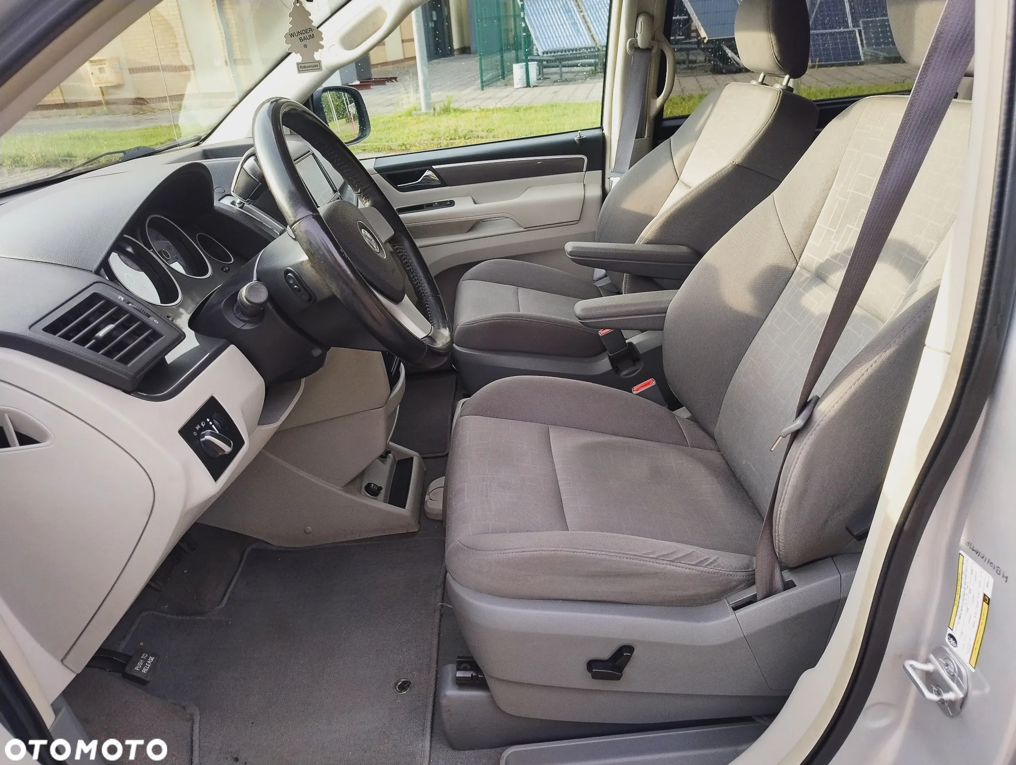Volkswagen Routan - 9