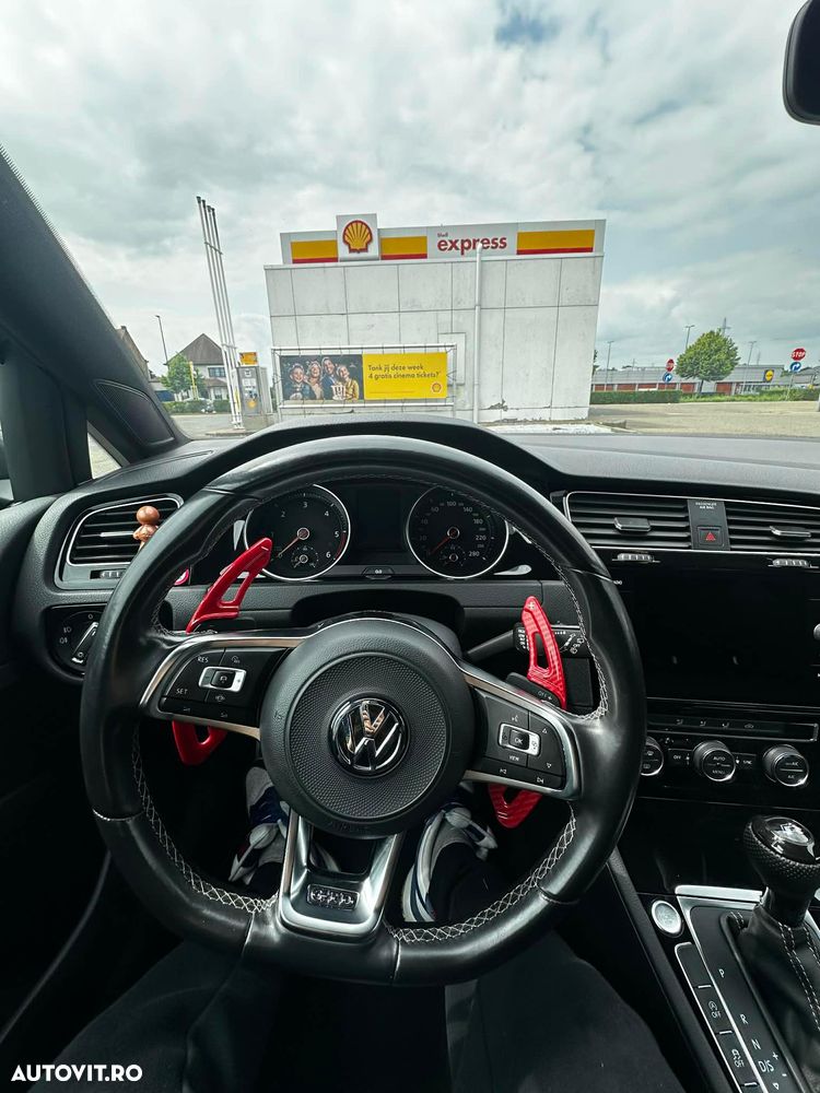 Volkswagen Golf - 5
