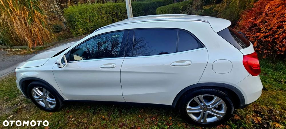 Mercedes-Benz GLA 250 7G-DCT Urban - 3