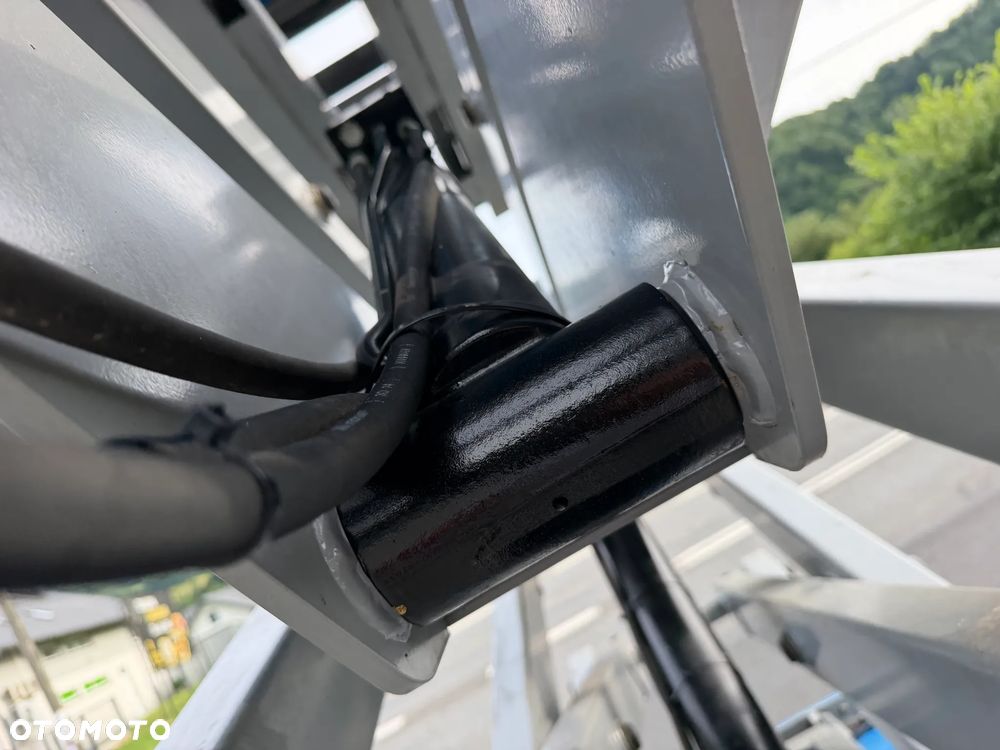 Genie GS-4047. Zwyżka Platforma Nożycowa 14 metrów wysokość robocza. Podnośnik przywieziony z Norwegii praktycznie zerowe zużycie. Pracował w urzędzie komunalnym 1 raz w roku okres świąteczny! Udzwig 380 kg. Rozsuwany Balkon. Sterowanie góra dół. Akumlatory w świetnej kondycji z 2024 roku. Wielka Okazja! - 38