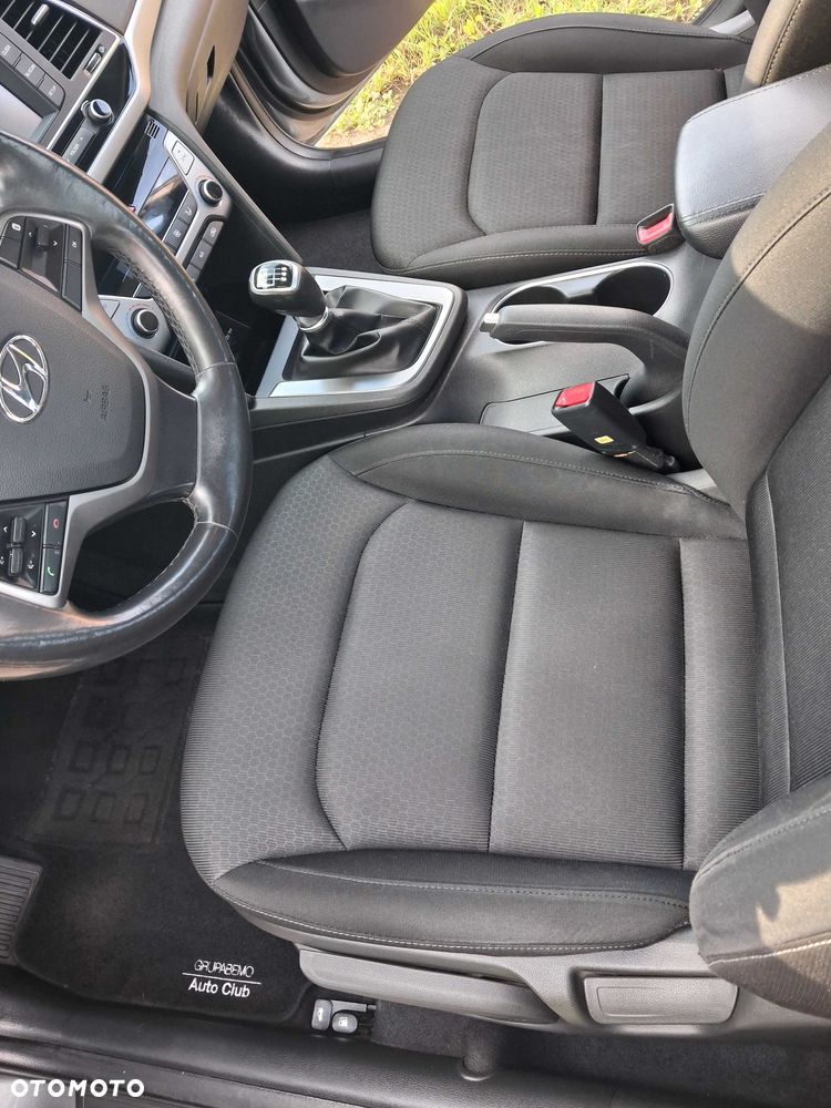 Hyundai Elantra - 8