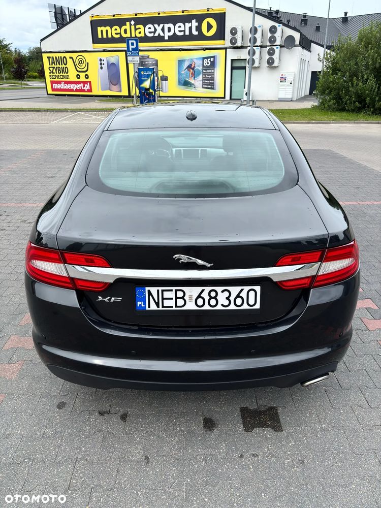 Jaguar XF 2.2 D - 8