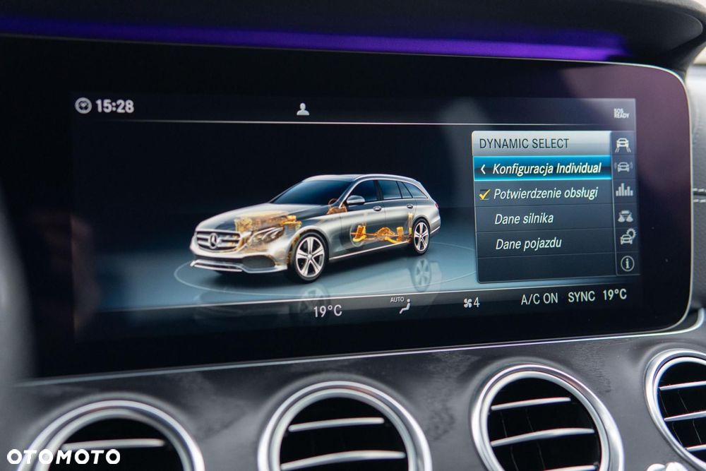 Mercedes-Benz Klasa E 220 d 4Matic 9G-TRONIC AMG Line - 23