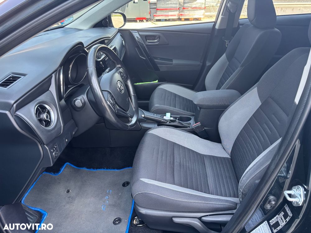 Toyota Auris - 11