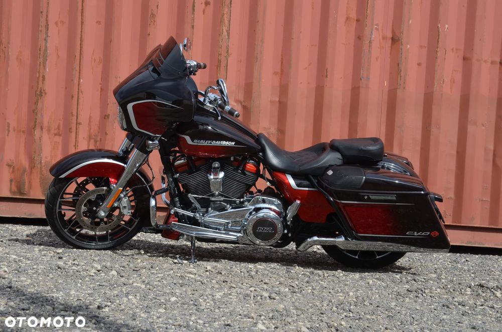 Harley-Davidson Touring Street Glide - 12