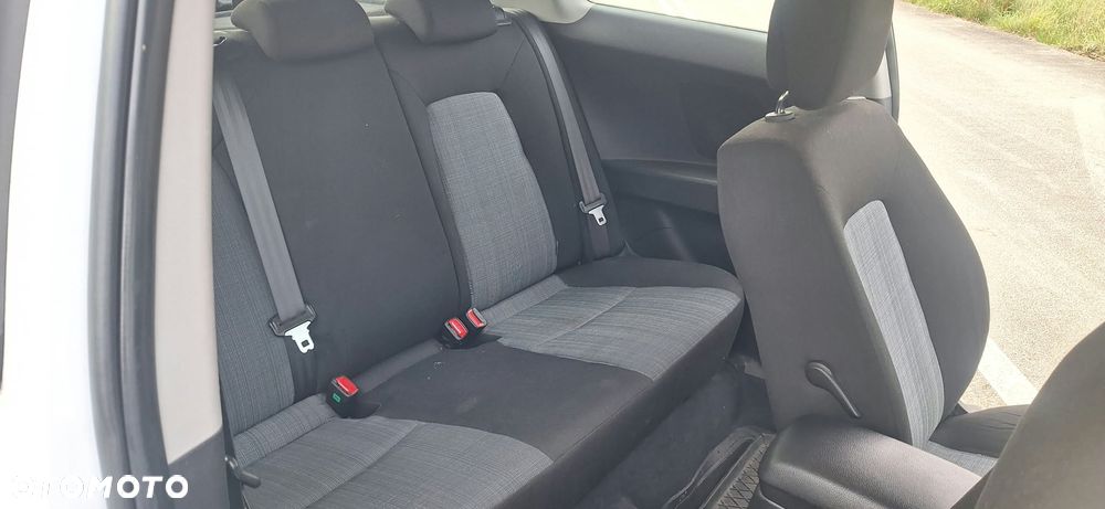 Kia Ceed 1.4 L - 11