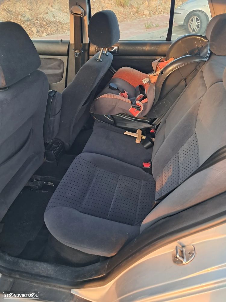 VW Golf 1.4i 25 Anos - 8