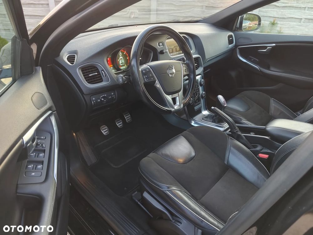Volvo V40 D2 R Design - 10