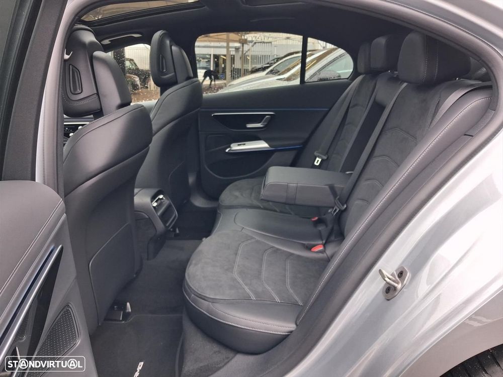 Mercedes-Benz E 220 d AMG Line - 12