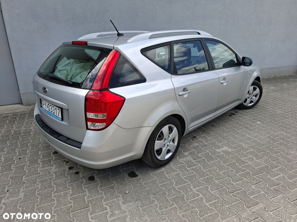 Kia Ceed - 4