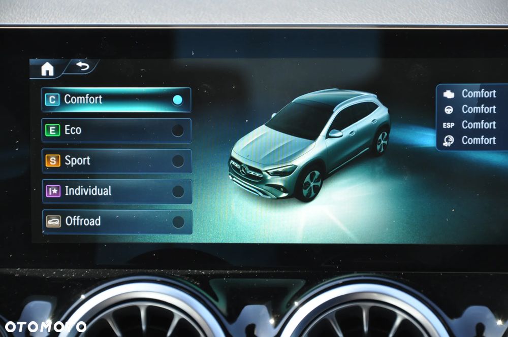 Mercedes-Benz GLA - 38