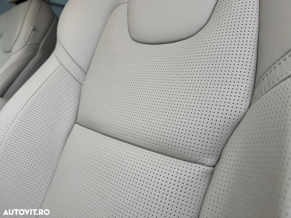 Volvo XC 60 T6 AWD Plus Dark - 11