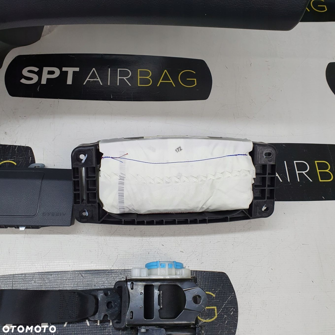 MERCEDES A KLASA W176 LIFT SKÓRZANA NITKA  DESKA ROZDZIELCZA KONSOLA KOKPIT PULPIT PODUSZKI AIRBAG AIR BAG PASY KIT SET - 12