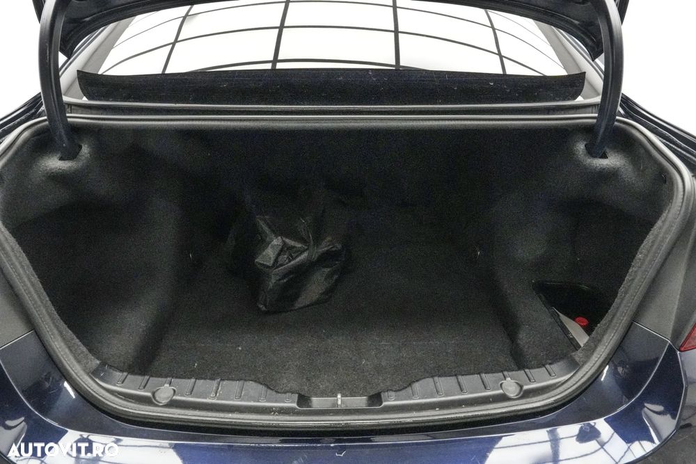 BMW Seria 5 520d xDrive Aut. Modern Line - 27