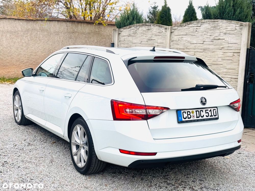 Skoda Superb Combi 2.0 TDI DSG Premium Edition - 16
