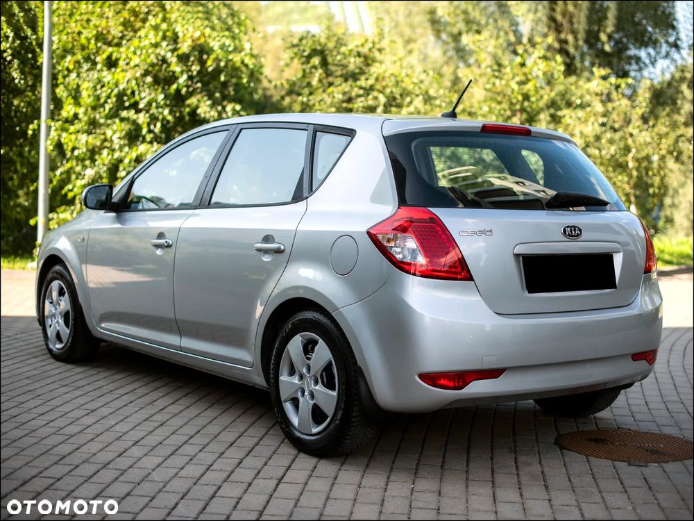Kia Ceed - 12