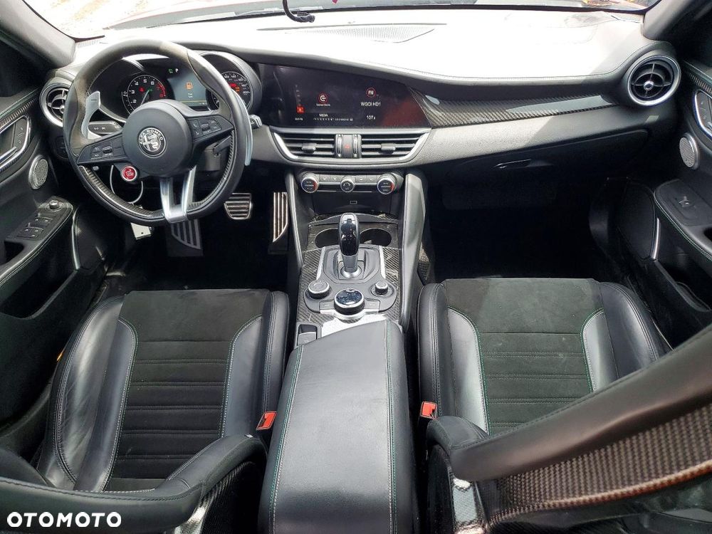Alfa Romeo Giulia 2.9 V6 Bi-Turbo AT8 Quadrifoglio - 10