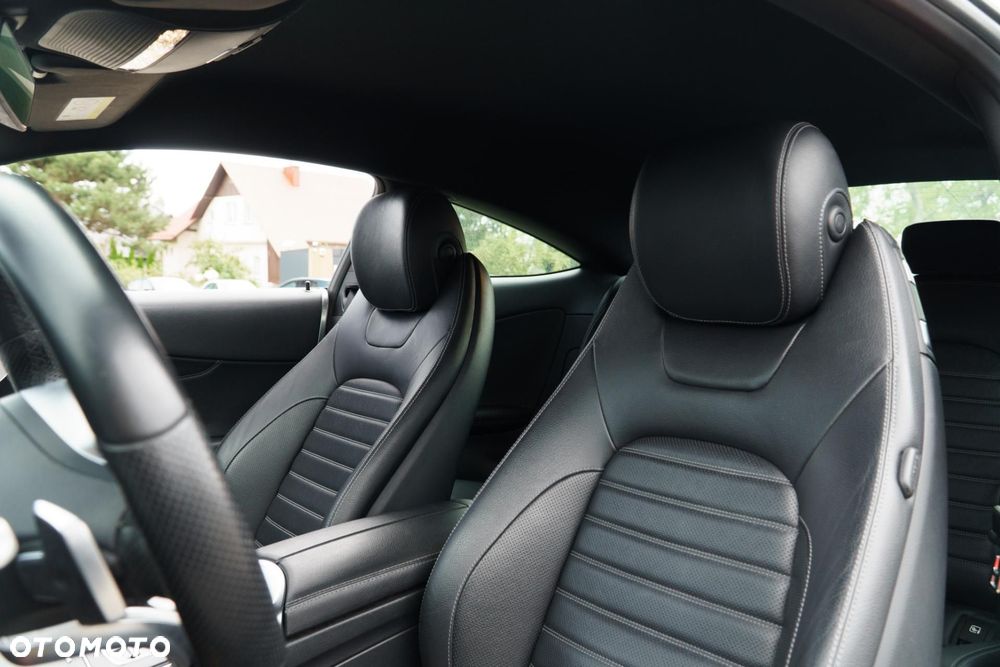 Mercedes-Benz Klasa C 300 9G-TRONIC - 12