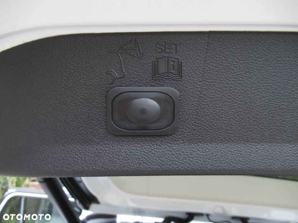 Ford Kuga 1.6 EcoBoost 2x4 Titanium - 37