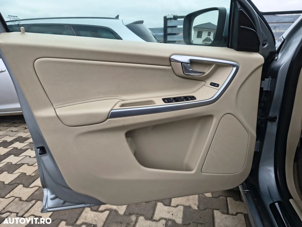 Volvo XC 60 D4 AWD Geartronic Momentum - 15