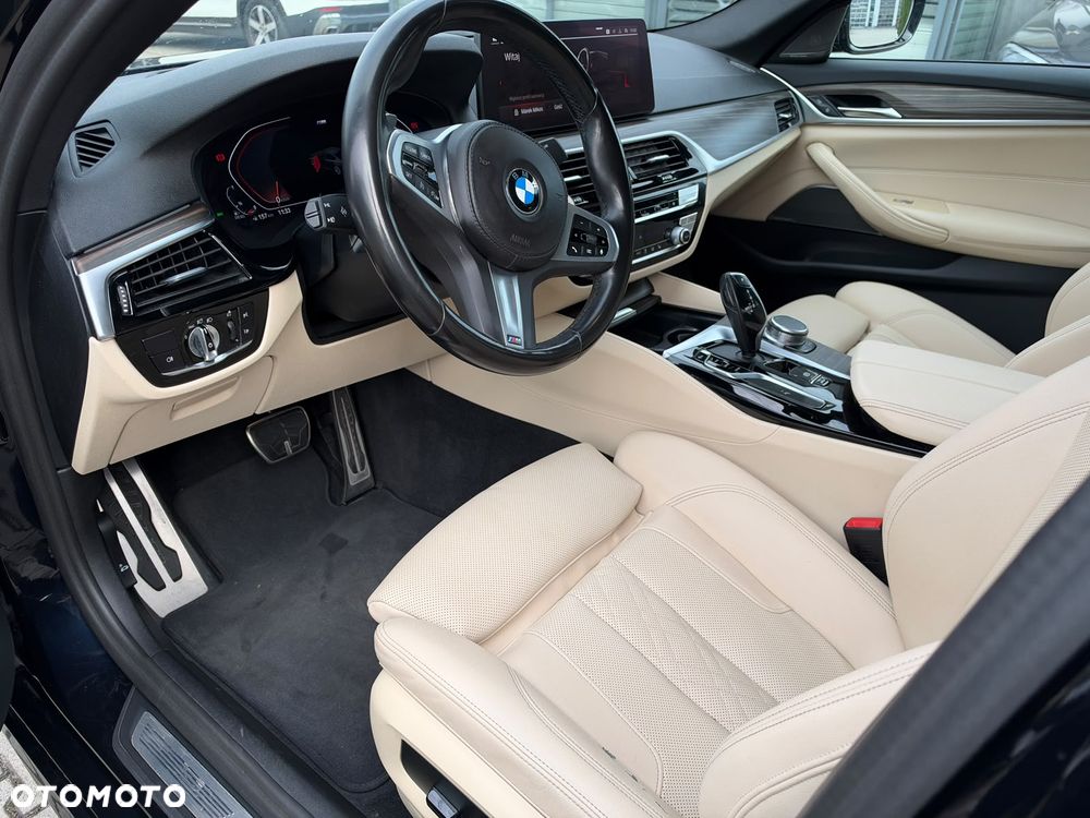 BMW Seria 5 530d xDrive mHEV M Sport sport - 13