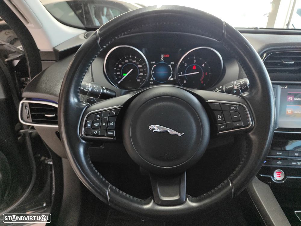 Jaguar F-Pace 20d AWD Aut. Prestige - 33