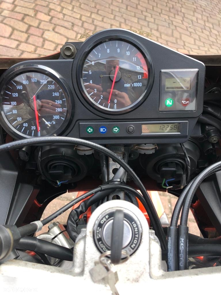 Honda CBR - 9