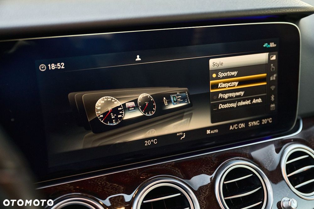Mercedes-Benz Klasa E 220 d 9G-TRONIC - 32