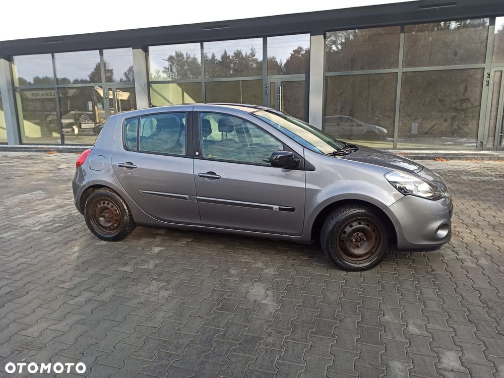Renault Clio 1.2 16V Life - 10