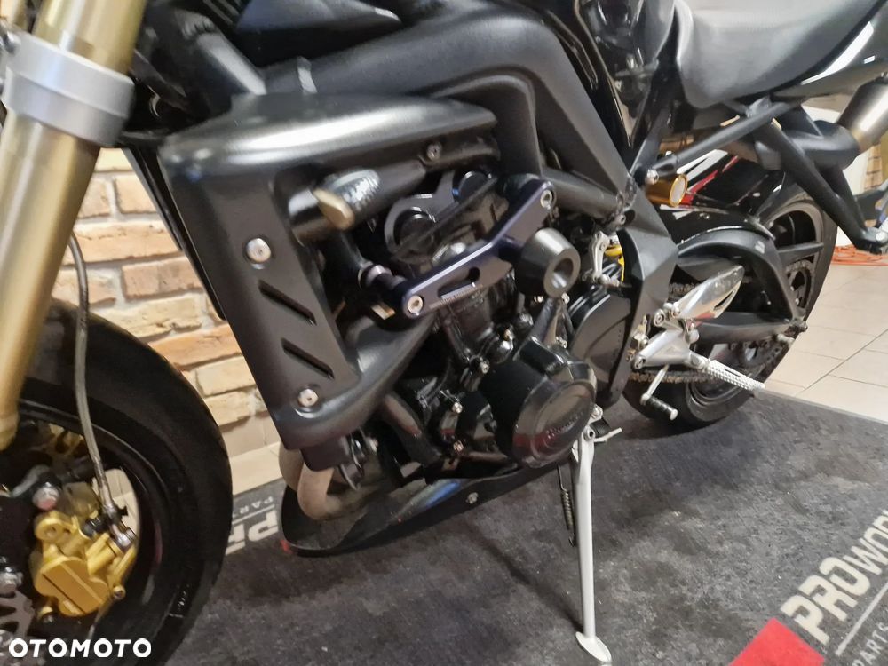 Triumph Street Triple - 13