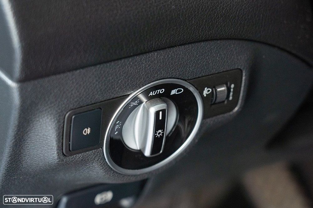 Mercedes-Benz CLA 180 CDI AMG Line - 19