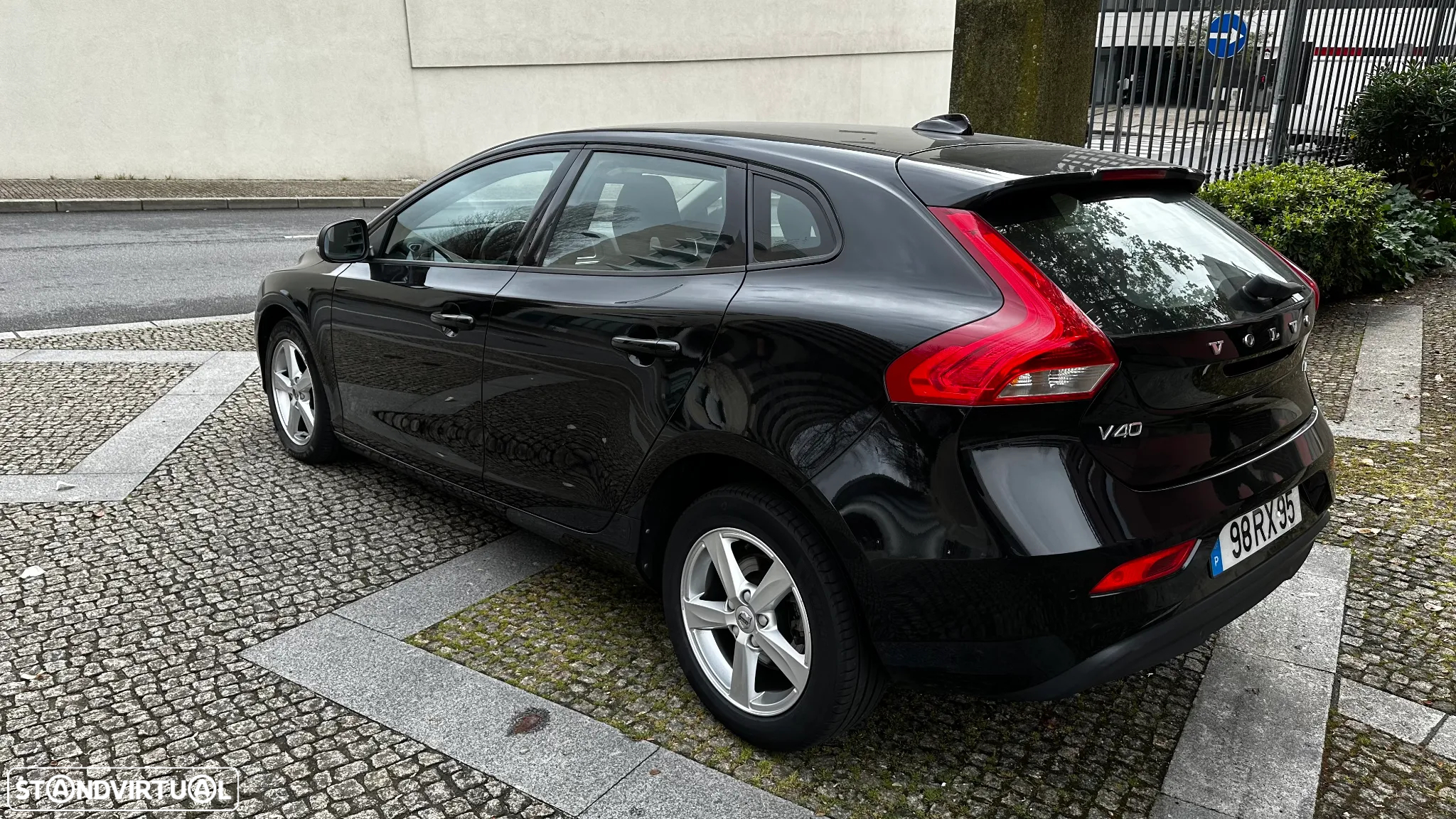 Volvo V40 2.0 D2 Momentum - 4