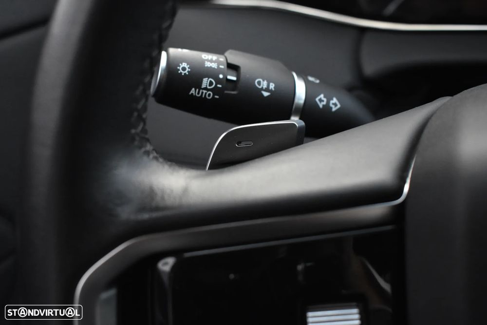 Land Rover Range Rover Evoque 1.5 P300e AWD R-Dynamic SE Auto - 32