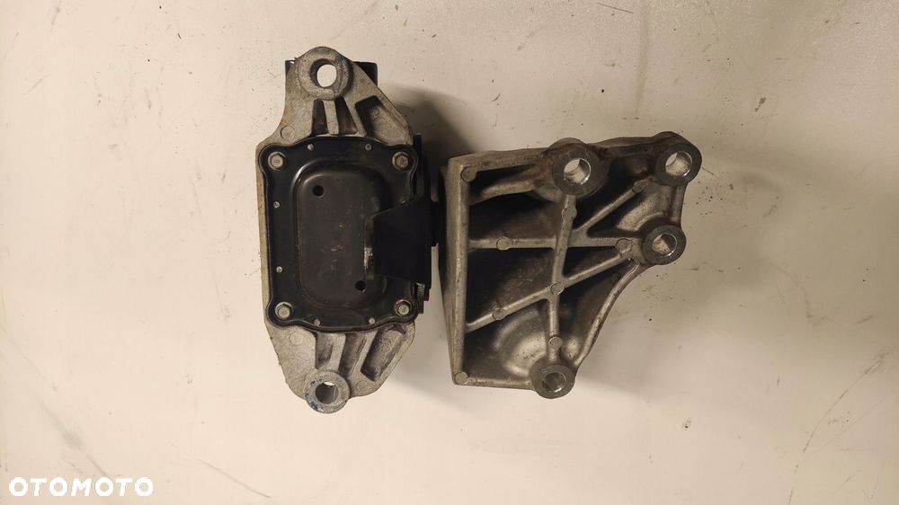 PODUSZKA SKRZYNI HYUNDAI TUCSON II 1.6 GDI 2WD 15-19 21830-D7000 - 3