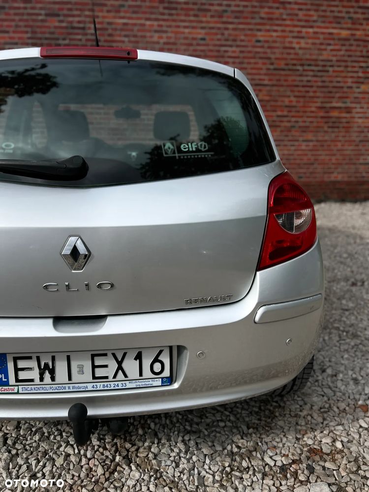 Renault Clio - 32