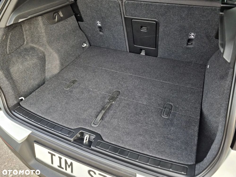 Volvo XC 40 B3 B DKG Plus Black Edition - 14