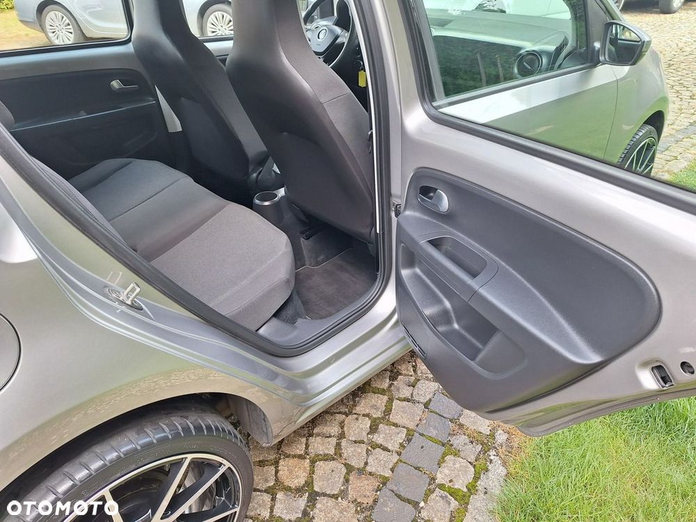 Volkswagen up! (BlueMotion Technology) move - 17