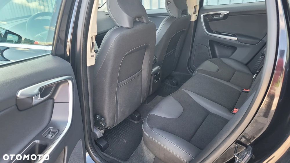 Volvo XC 60 D4 Momentum - 11