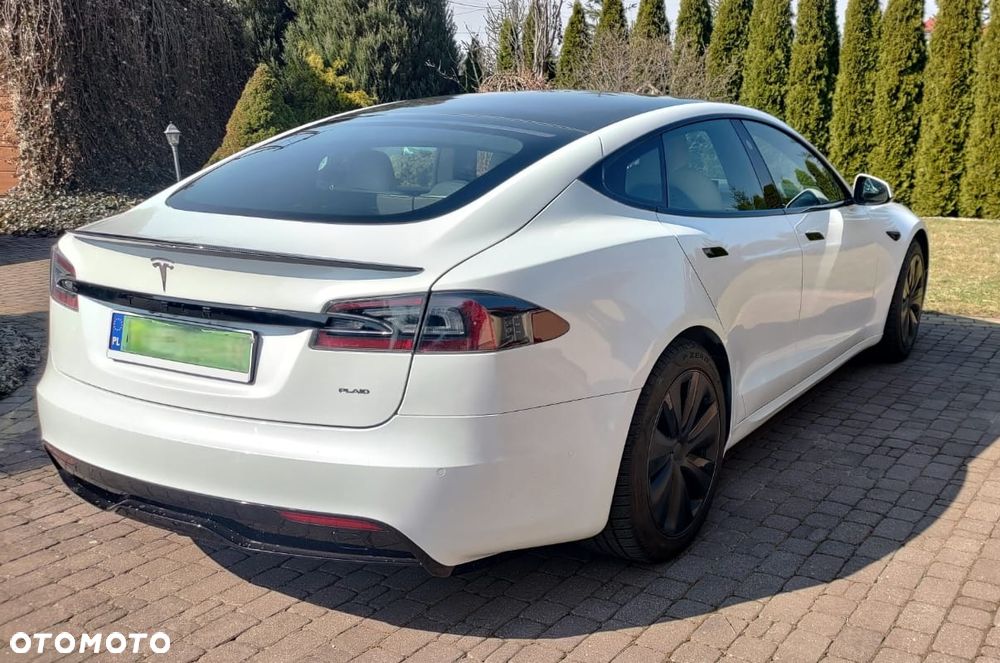 Tesla Model S - 4