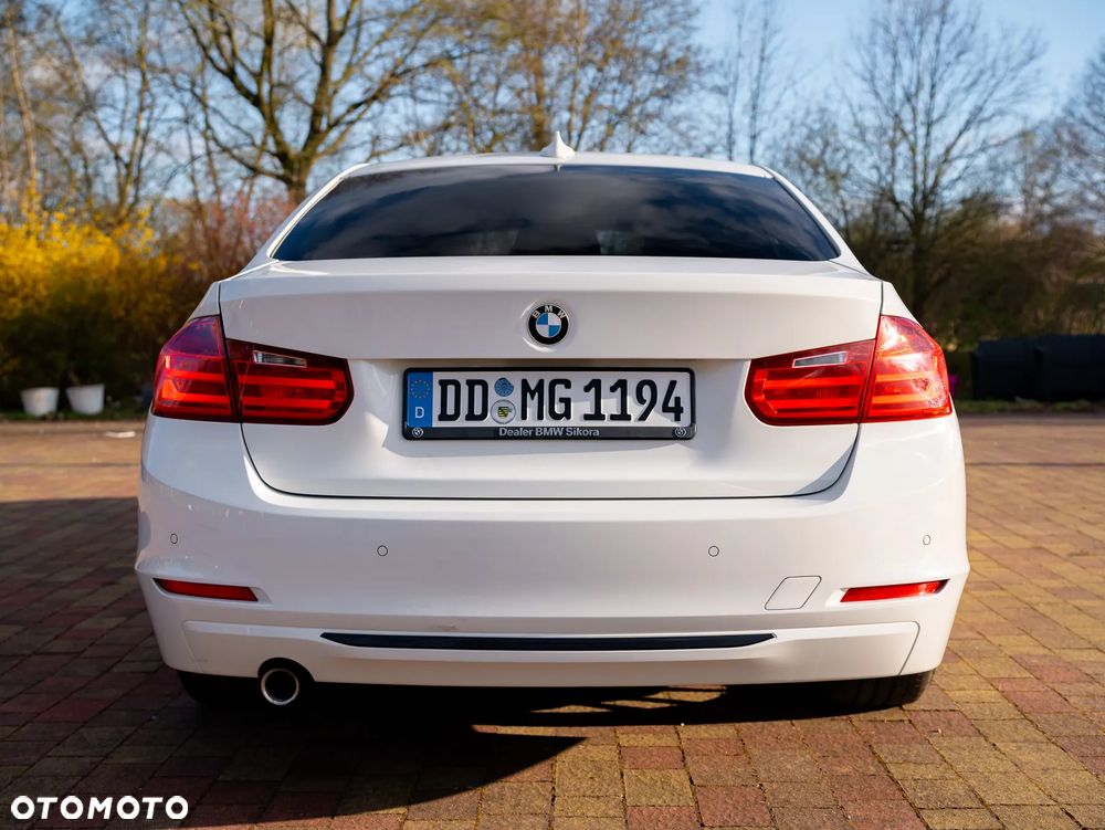 BMW Seria 3 318d Sport Line - 14