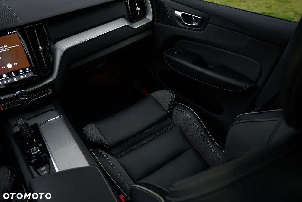 Volvo XC 60 B4 B R-Design - 29