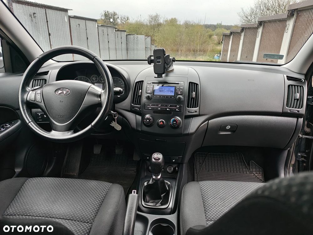 Hyundai i30 1.4 Base + - 12