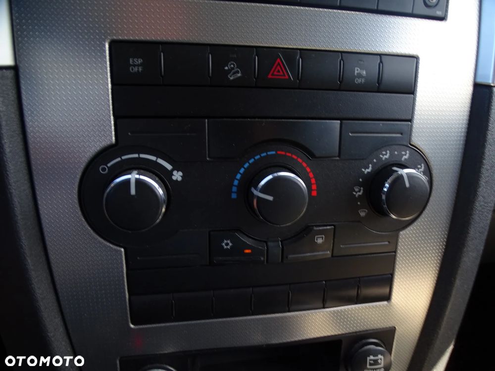Jeep Grand Cherokee - 16